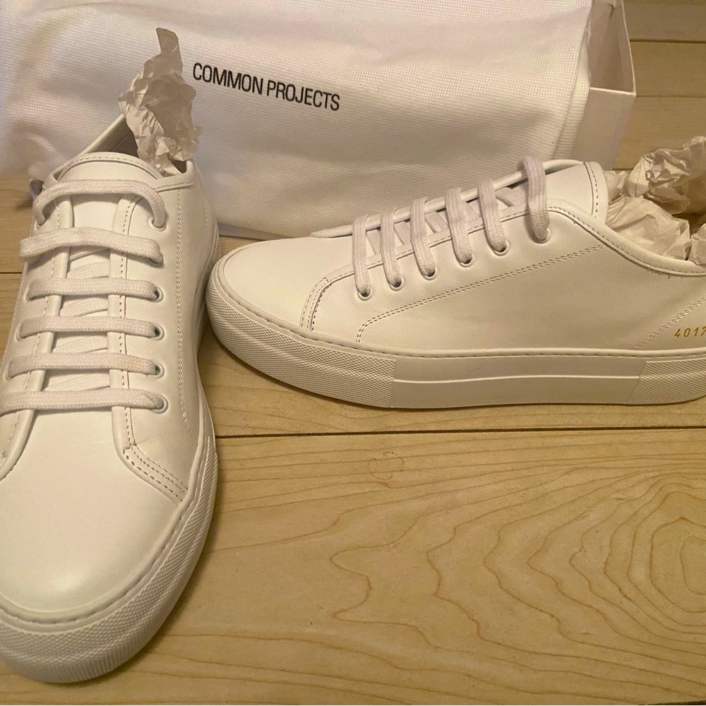 BRAND NEW COMMON PROJECTS SNEAKERS